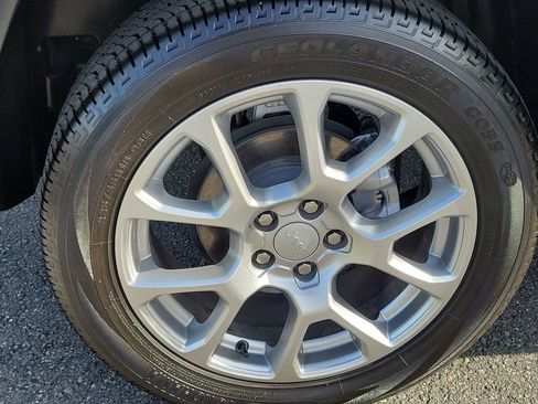 Certified 2023 Jeep Compass Latitude w/ Sun and Sound Group image 18