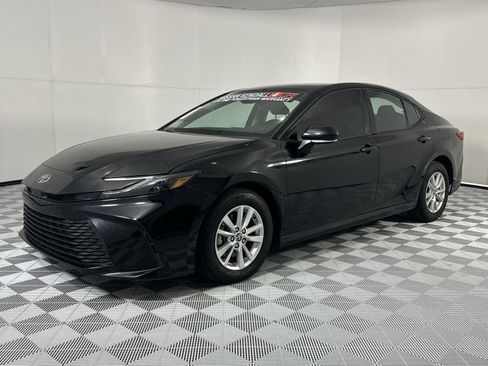 Used 2025 Toyota Camry LE FWD image 4