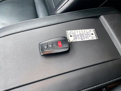 Used 2022 Toyota Highlander XLE image 35