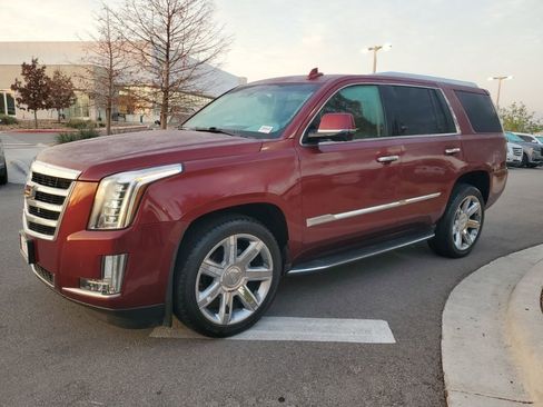 Used 2016 Cadillac Escalade Luxury image 3