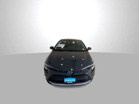 Used 2025 Toyota Corolla XLE image 3