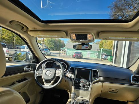 Used 2017 Jeep Grand Cherokee Limited image 23