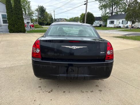 Used 2009 Chrysler 300 LX RWD image 7