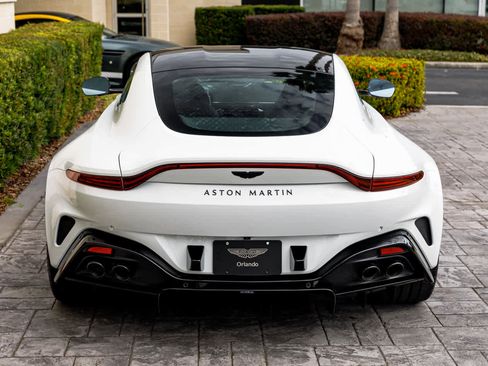 Used 2025 Aston Martin V8 Vantage Coupe image 24