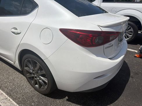 Used 2018 MAZDA MAZDA3 Touring FWD image 4