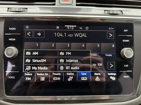 Used 2022 Volkswagen Tiguan SE image 18