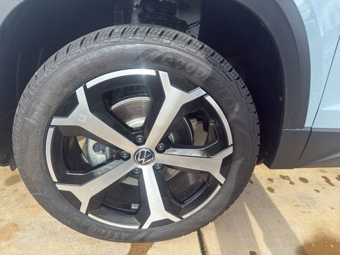 New 2026 Volkswagen Taos SEL image 18