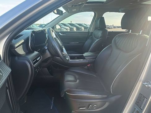 Used 2023 Hyundai Palisade Limited FWD image 3