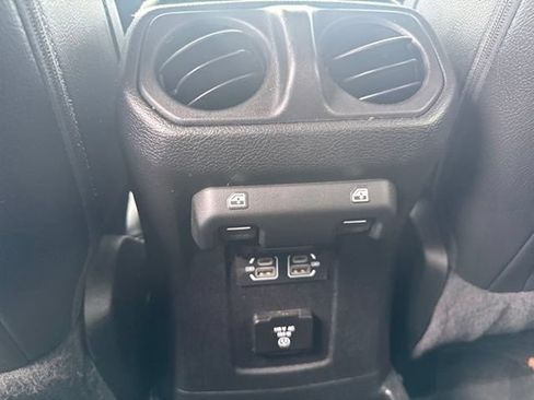 Used 2021 Jeep Wrangler Unlimited Sahara AWD/4WD image 15