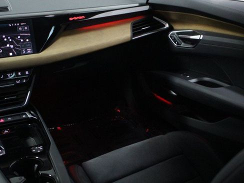 Used 2023 Audi e-tron GT Premium Plus image 32