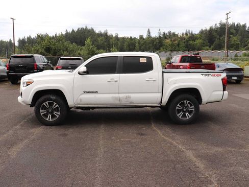 Used 2019 Toyota Tacoma TRD Sport w/ Technology Package AWD/4WD image 8
