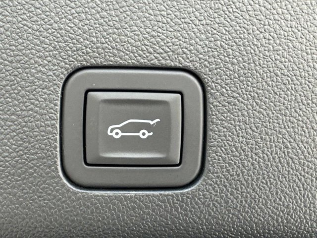 Used 2025 Cadillac Escalade ESV V AWD/4WD image 14