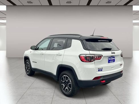 Used 2025 Jeep Compass Trailhawk AWD/4WD image 6