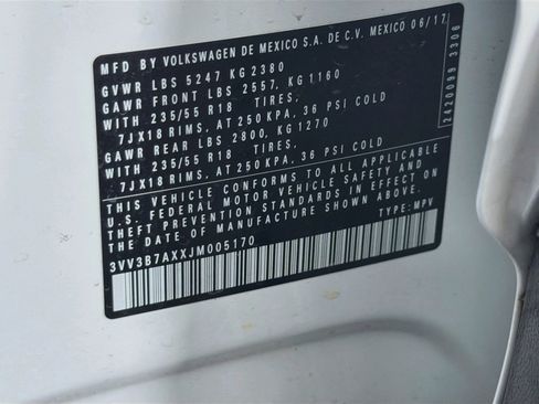 Used 2018 Volkswagen Tiguan SEL FWD image 12