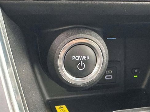 Used 2023 Toyota Venza LE image 25