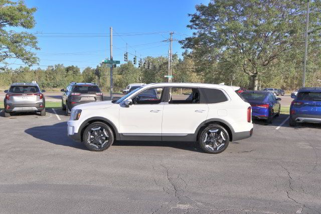 Used 2023 Kia Telluride S AWD/4WD image 4