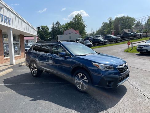 Used 2022 Subaru Outback Limited w/ Popular Package #2 AWD/4WD image 3