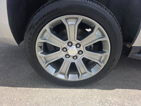 Used 2018 Chevrolet Suburban LT AWD/4WD image 25