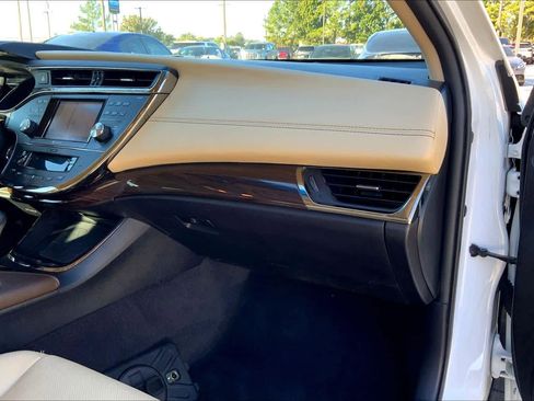 Used 2014 Toyota Avalon Limited image 18