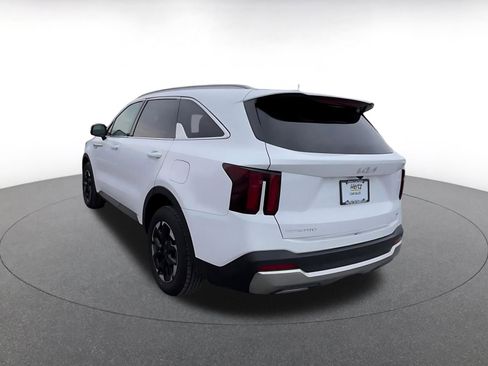 Used 2024 Kia Sorento S image 11