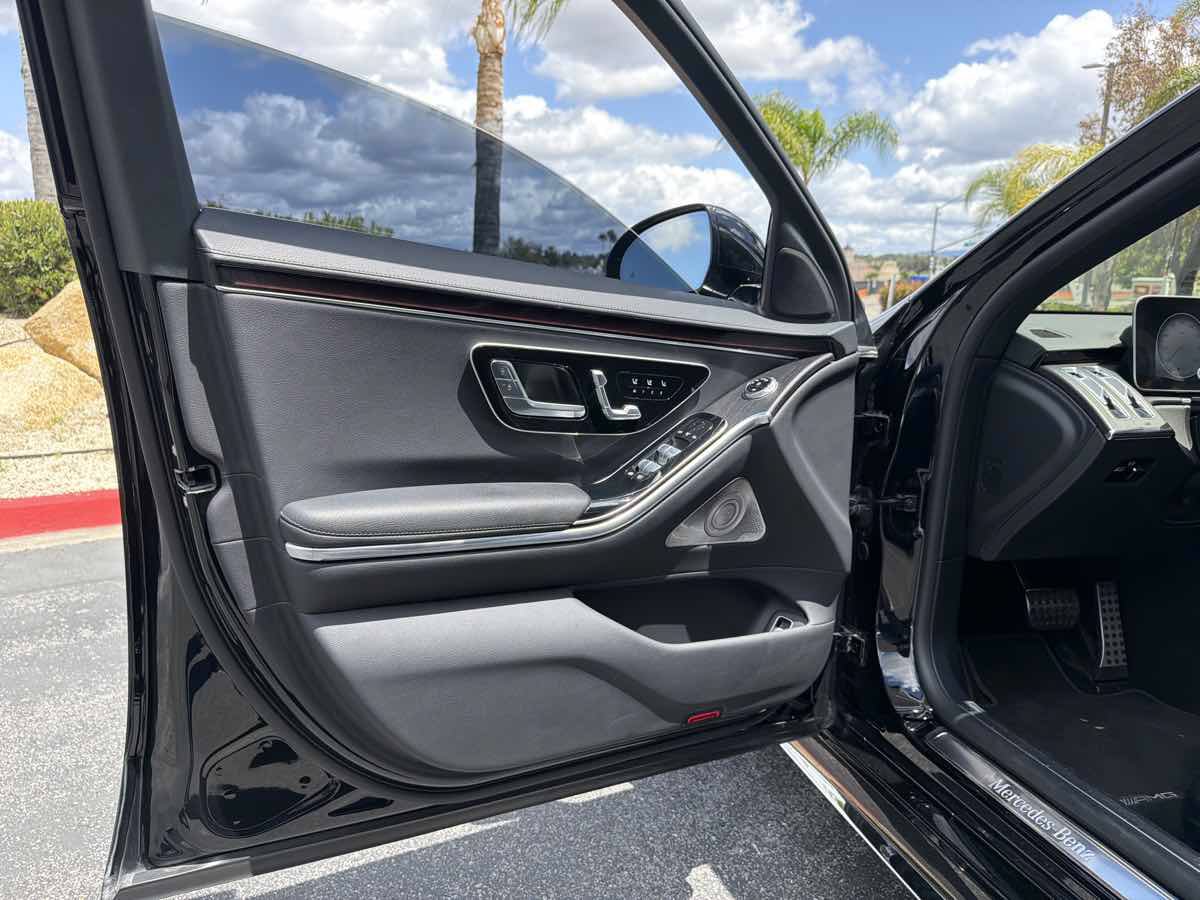 Used 2023 Mercedes-Benz S 500 4MATIC w/ AMG Line image 32