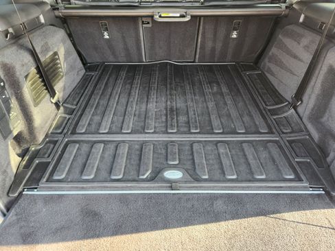 Used 2019 Land Rover Discovery HSE image 38