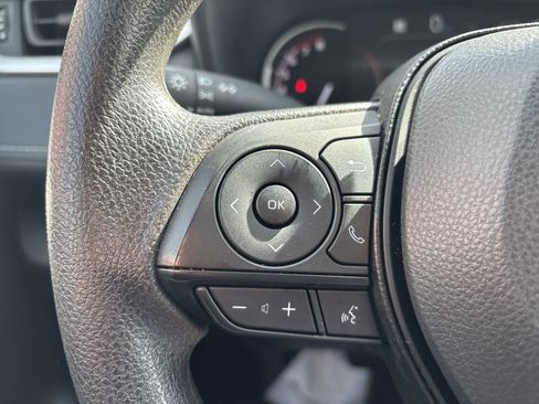 Used 2025 Toyota RAV4 XLE AWD/4WD image 19