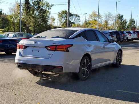 Certified 2025 Nissan Altima 2.5 SR image 4