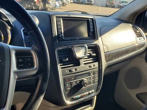 Used 2011 Chrysler Town & Country Touring image 18