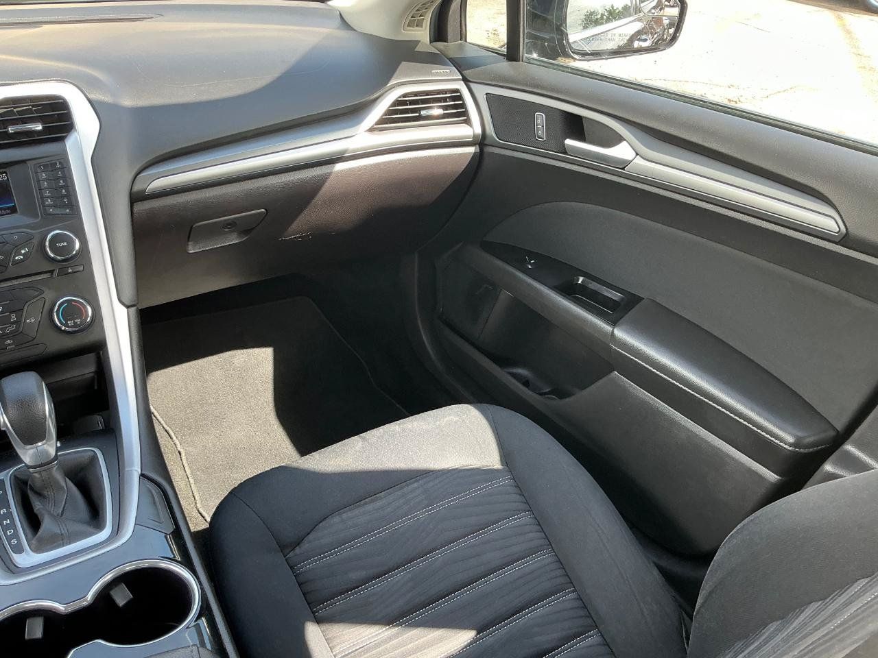 Used 2016 Ford Fusion SE FWD image 18