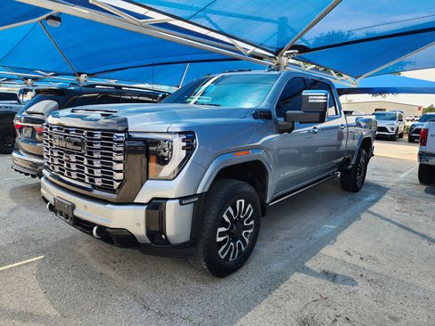 Used 2025 GMC Sierra 2500 Denali Ultimate AWD/4WD image 2