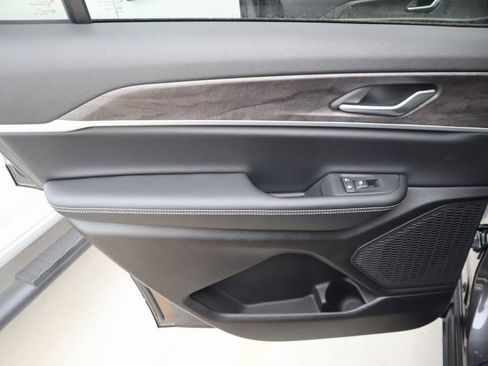 New 2025 Jeep Grand Cherokee L Limited image 19