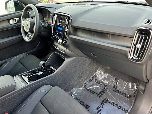 Used 2023 Volvo XC40 Recharge Ultimate AWD/4WD image 38