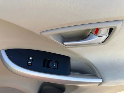 Used 2011 Toyota Prius Three image 29