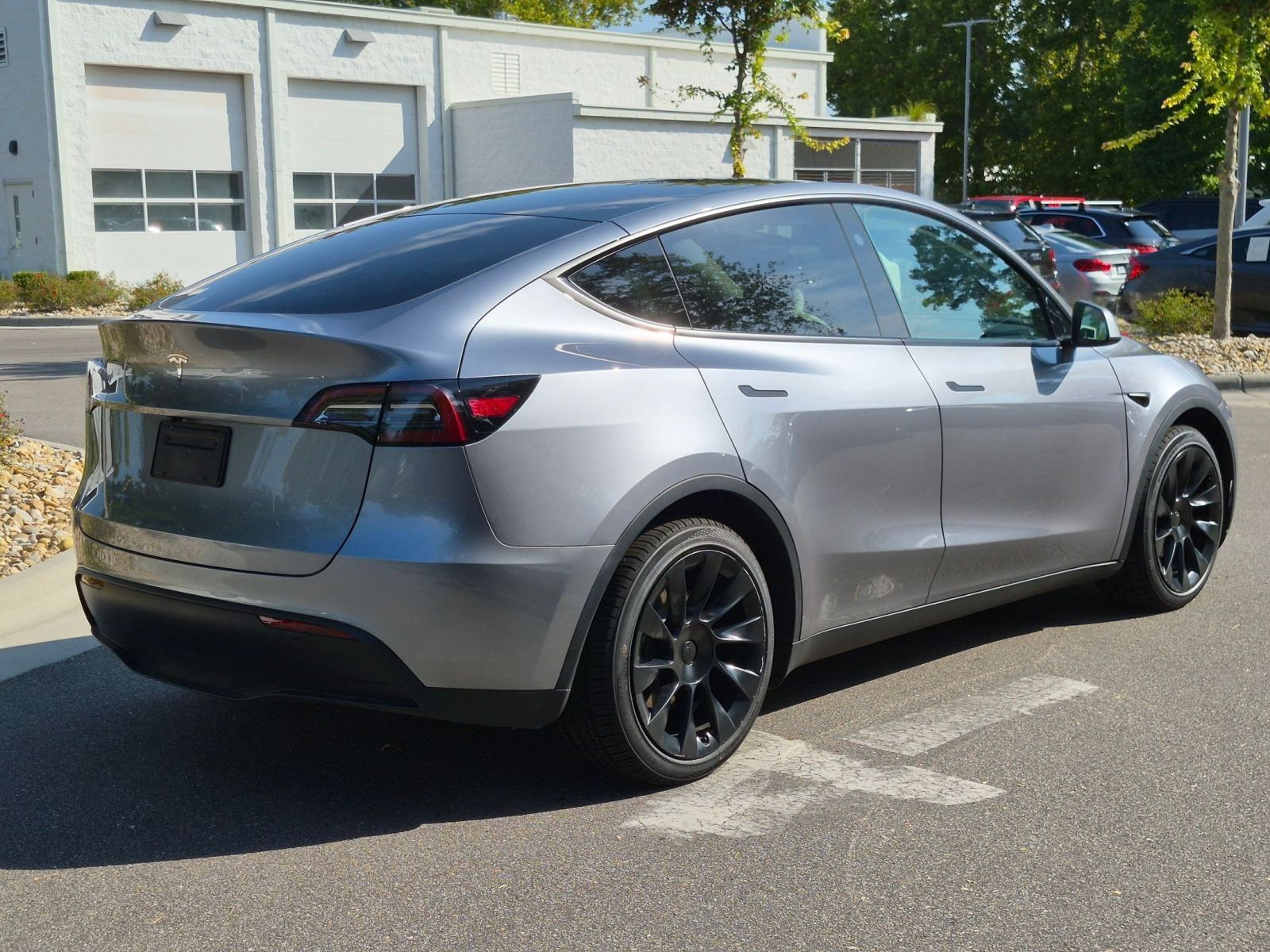Used 2025 Tesla Model Y Long Range RWD image 3