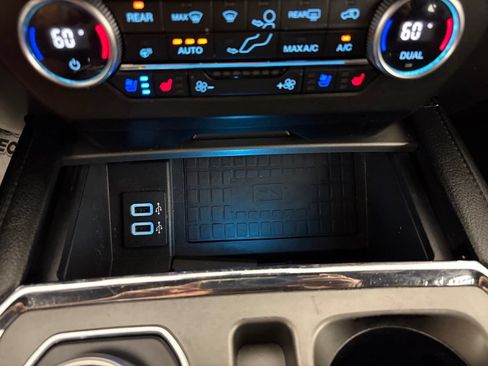 Used 2018 Ford Expedition XLT w/ Equipment Group 202A RWD image 34