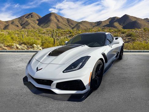 Used 2019 Chevrolet Corvette ZR1 RWD image 2