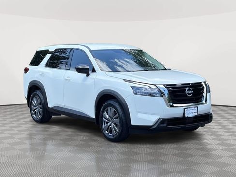 Certified 2025 Nissan Pathfinder S AWD/4WD image 4