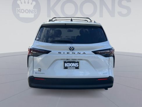 Used 2025 Toyota Sienna XLE AWD/4WD image 5