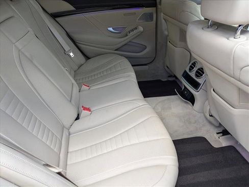 Used 2018 Mercedes-Benz S 560 Sedan image 18