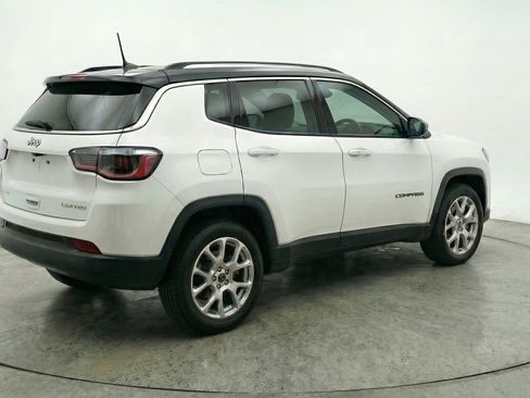 Used 2025 Jeep Compass Limited AWD/4WD image 9
