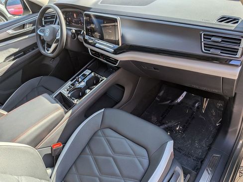 Used 2025 Volkswagen Atlas Peak Edition SE image 35