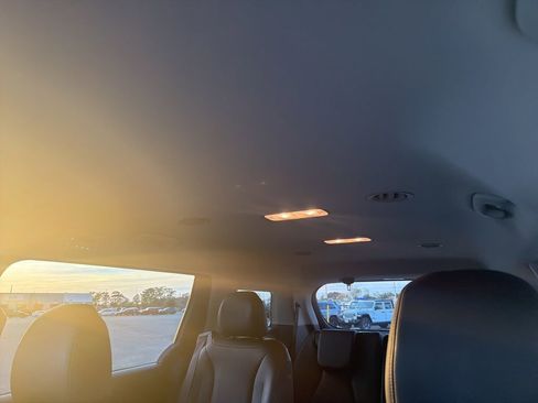 Used 2025 Kia Carnival image 22