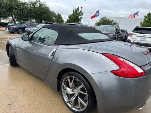 Used 2014 Nissan 370Z Touring w/ Sport Package RWD image 4