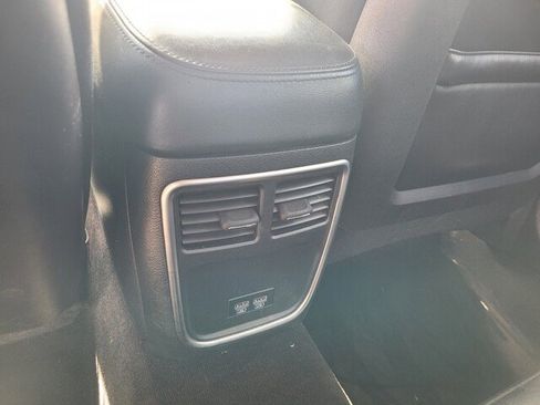 Used 2018 Chrysler 300 Touring image 6