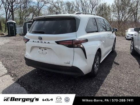 Used 2022 Toyota Sienna LE AWD/4WD image 9