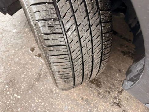 Used 2022 Volkswagen Tiguan SE w/ Panoramic Sunroof Package image 40