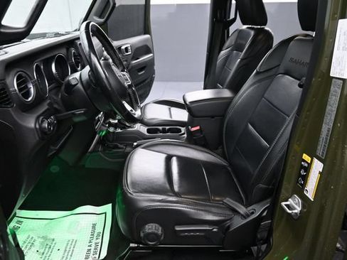 Used 2020 Jeep Wrangler Unlimited Sahara w/ Dual Top Group AWD/4WD image 12