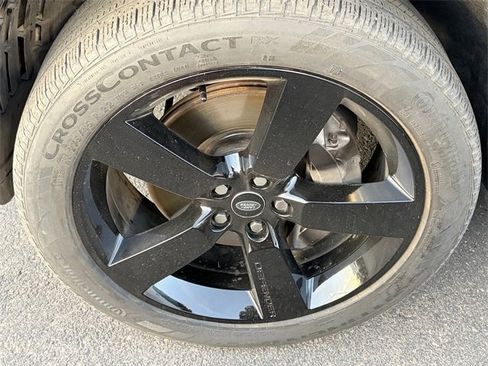 Used 2023 Land Rover Defender 110 SE image 4