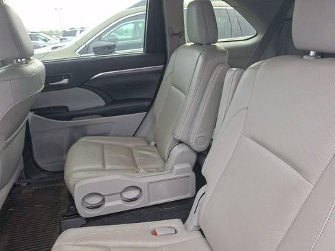 Used 2019 Toyota Highlander Limited Platinum image 10